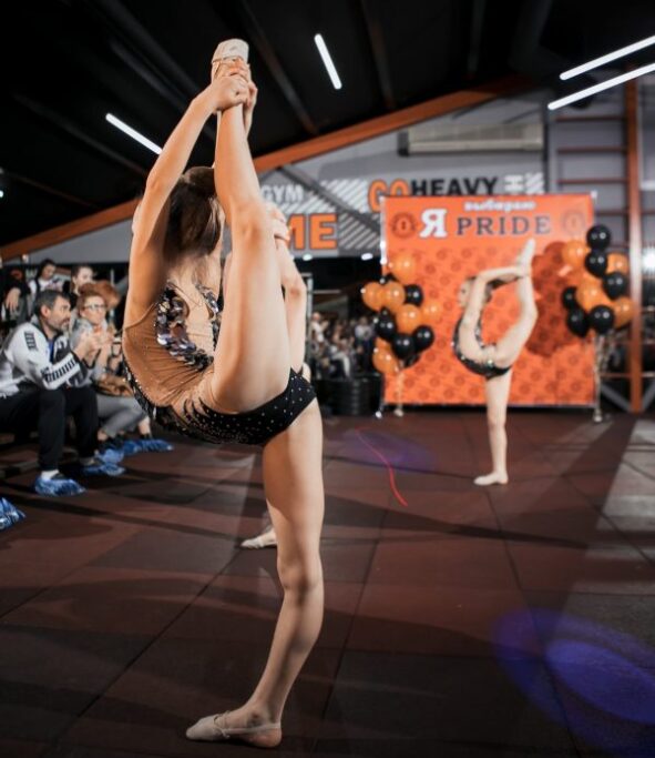 Фото с занятий художественной гимнастикой в СК Прайд