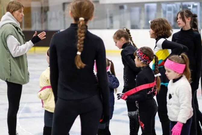 hokkey fk raspisanie na leto cover 670x447 - Ледовая арена «ПРАЙД» приглашает детей от 4 до 18 лет присоедениться к нашим  занятиям по хоккею.